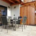 Berger Mit Eigenen Whirlpool Im Garten
