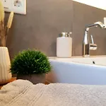 Berger Mit Eigenen Whirlpool Im Garten *