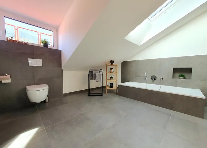 Berger Mit Eigenen Whirlpool Im Garten