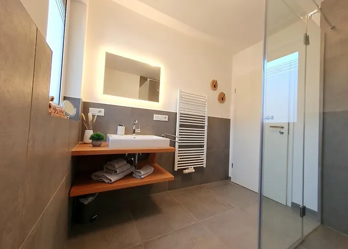 Berger Mit Eigenen Whirlpool Im Garten