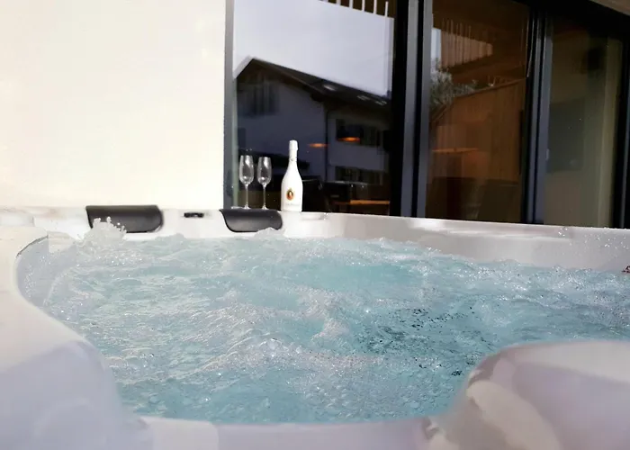 Berger Mit Eigenen Whirlpool Im Garten