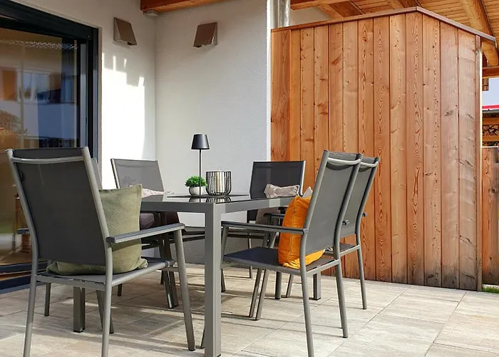 Berger Mit Eigenen Whirlpool Im Garten