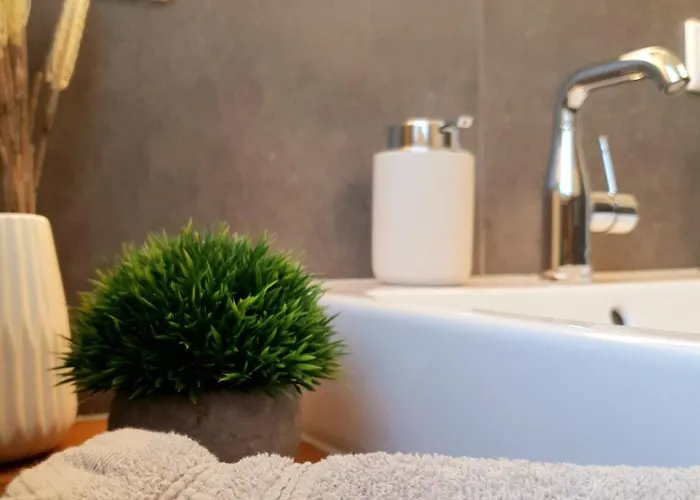 Berger Mit Eigenen Whirlpool Im Garten *