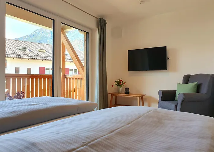 Berger Mit Eigenen Whirlpool Im Garten *